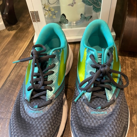 Women’s Brooks Launch 4 Size 7.5 Running Shoe - Picture 2 of 6